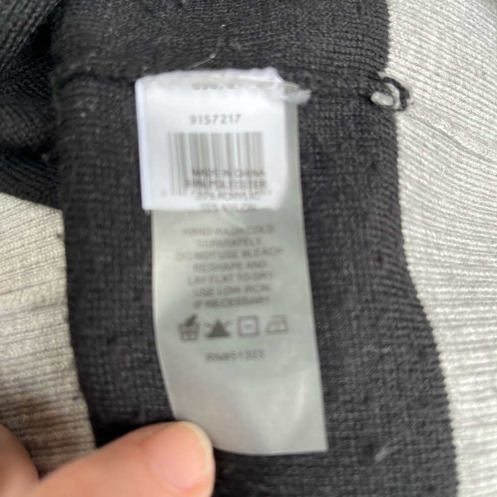 Vince Camuto Mock Neck Knit Sweater in Black/Gray Size Small - Picture 7 of 7
